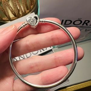 New Beautiful Pandora bangle bracelet heart 💕💕😊